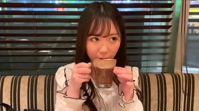 Je prijateljica, ki je pripadala istemu klubu na univerzi. in je najbolj privlačno dekle v klubu. to je japonsko seksi vzdušje.